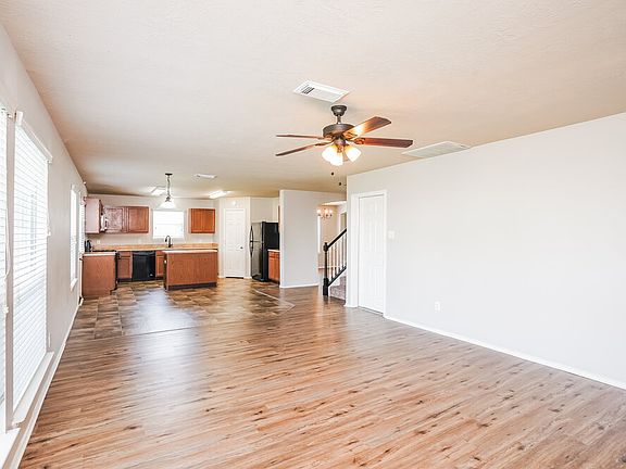 4th image of 2527 Floral Bloom Way