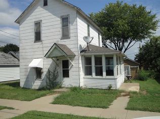 705 Pearl St, Sabula, IA 52070