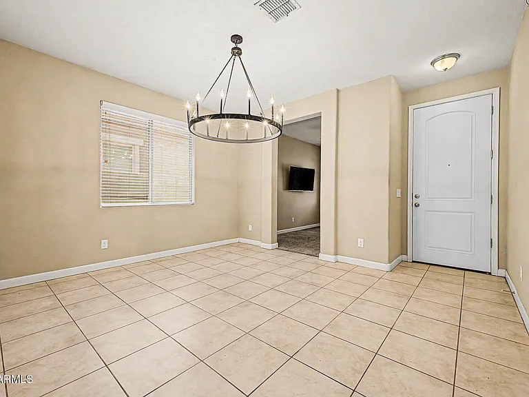 1619 N Hillcrest — Photo 7