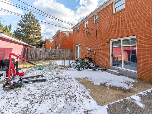 4th image of 4084-4086 Larry Pl