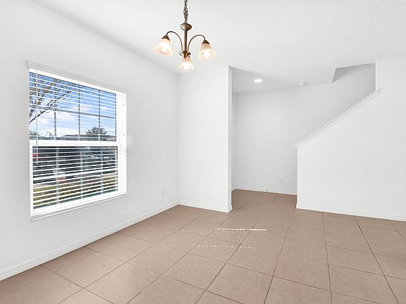 4th image of 271 Annabelle Way