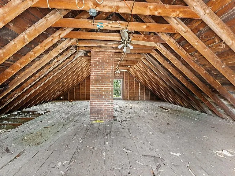 20 Stark Ave — Photo 32
