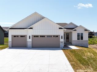 2257 Green Leaf Cir, Norwalk, IA 50211