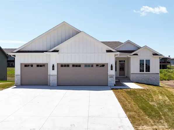 2257 Green Leaf Cir, Norwalk, IA 50211