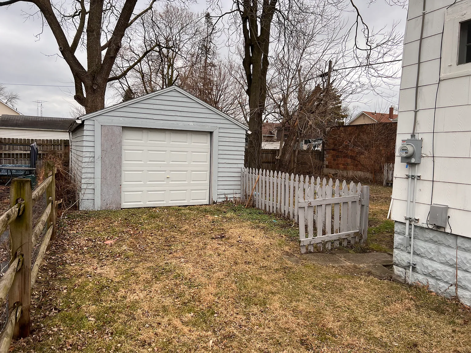 4 bed, 1219 sqft, $1,350 — Photo 2