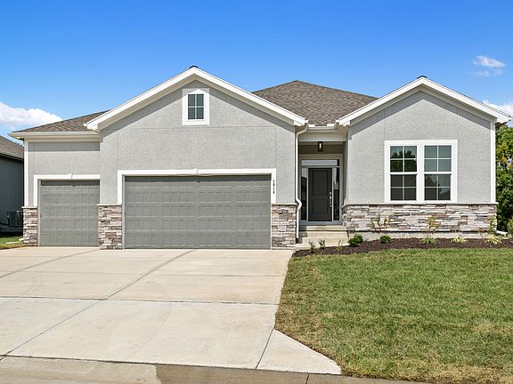2nd image of 1014 SW Cheshire Dr