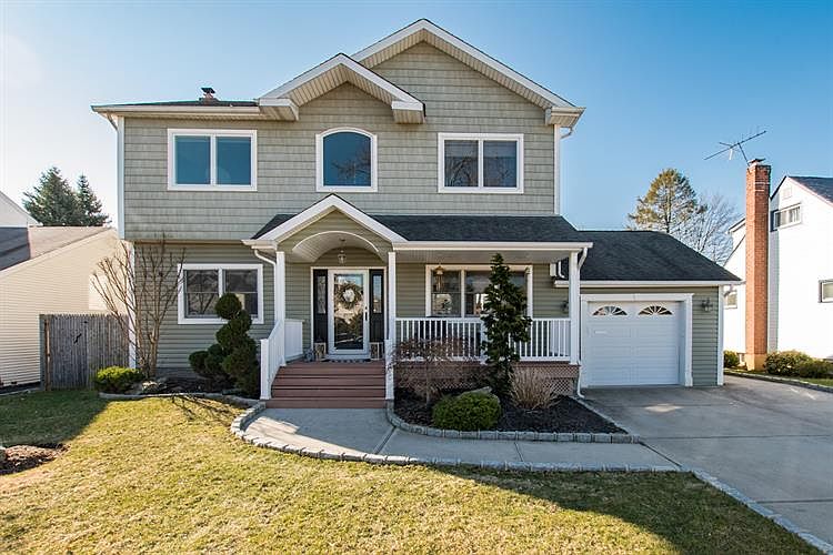1st image of 33 Carrie Ave