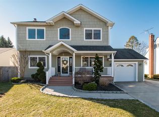 33 Carrie Ave, Bethpage, NY 11714