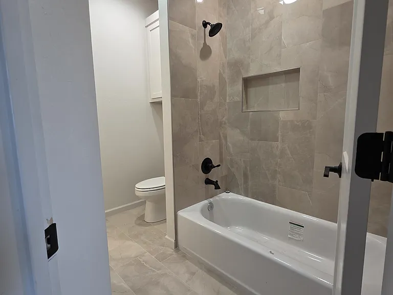 Shared bath between the Jack & Jill Bedrooms