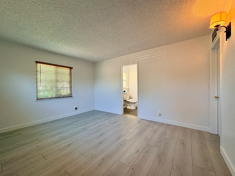 637 Geneva Ave — Photo 18