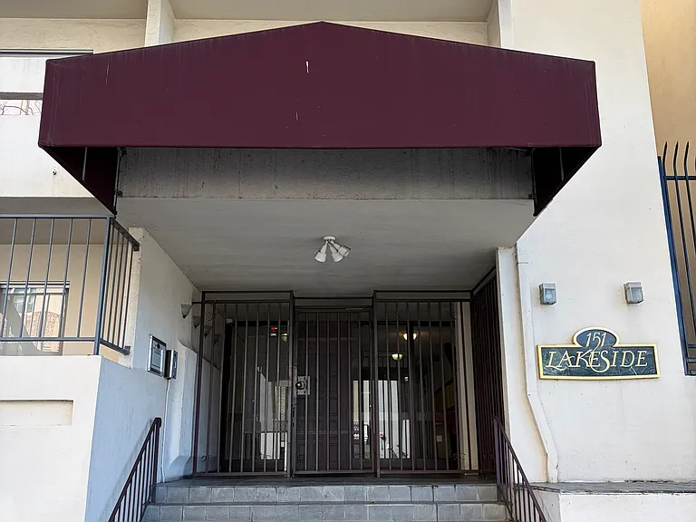 151 Lakeside Dr #110 — Photo 4