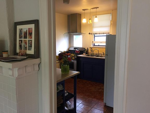 Full kitchen, microwave, dishwasher