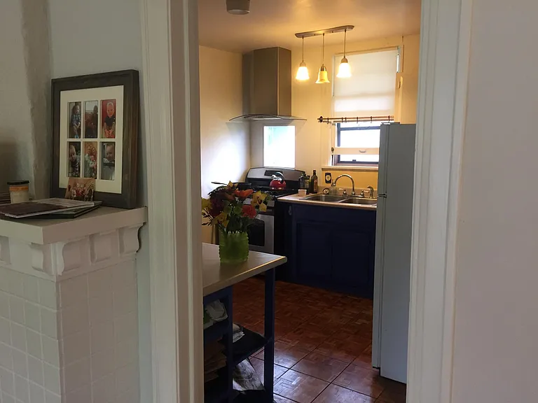 Full kitchen, microwave, dishwasher