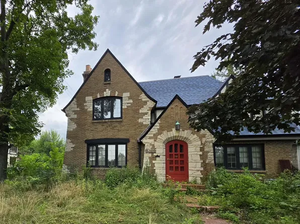 2602 E State St, Rockford, IL 61107