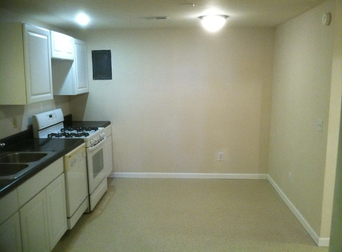 2 bed, 1000 sqft, $1,250 — Photo 2