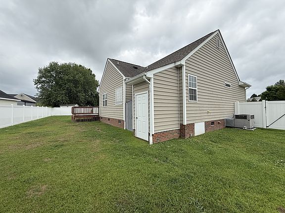 3rd image of 720 Carrington Ln