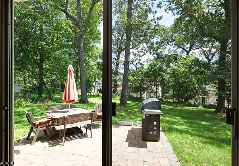 14 Ash Ln — Photo 17