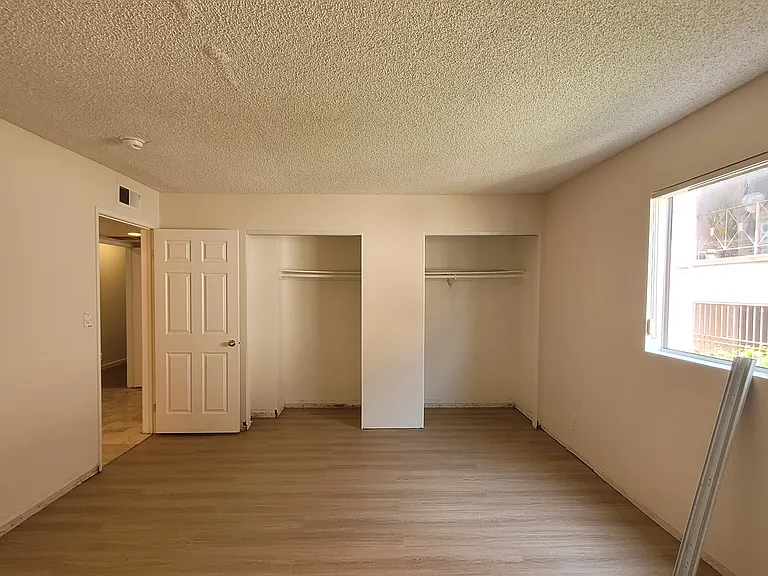 Gramercy Apartments — Photo 31