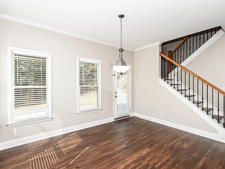 717 Midway Ave — Photo 6