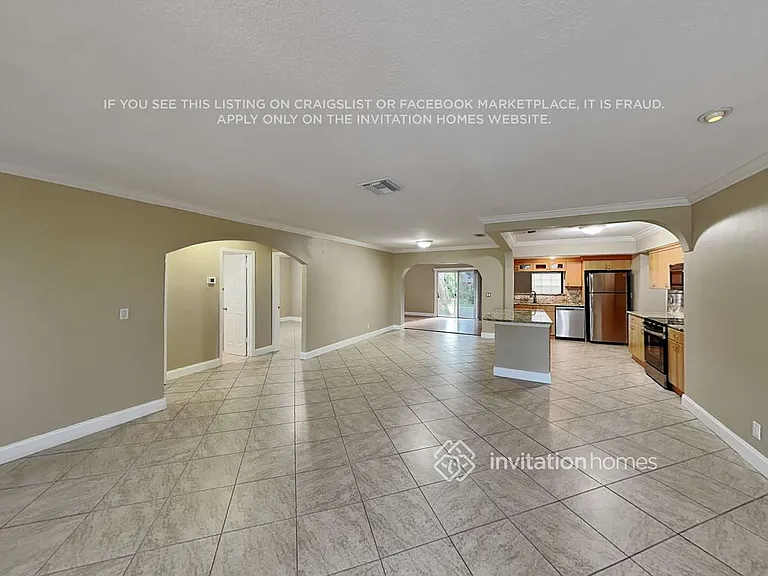 1920 N 53rd Ave — Photo 4