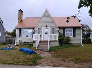 1218 Dakota Ave, Gladstone, MI 49837