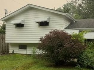 596 Terrace Plz, Willowick, OH 44095