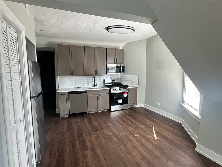 3040 W Medill Ave #3 — Photo 3