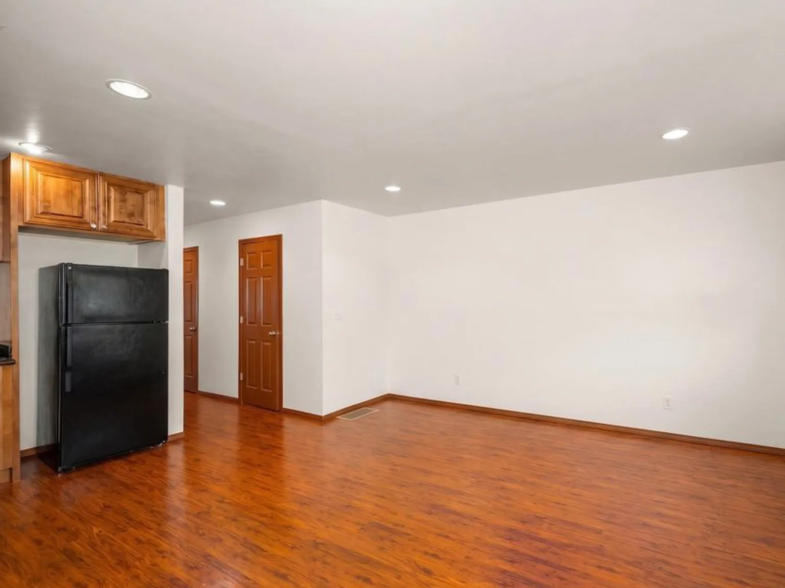 3 bed, 2.5 bath, 1350 sqft, $2,300 — Photo 3