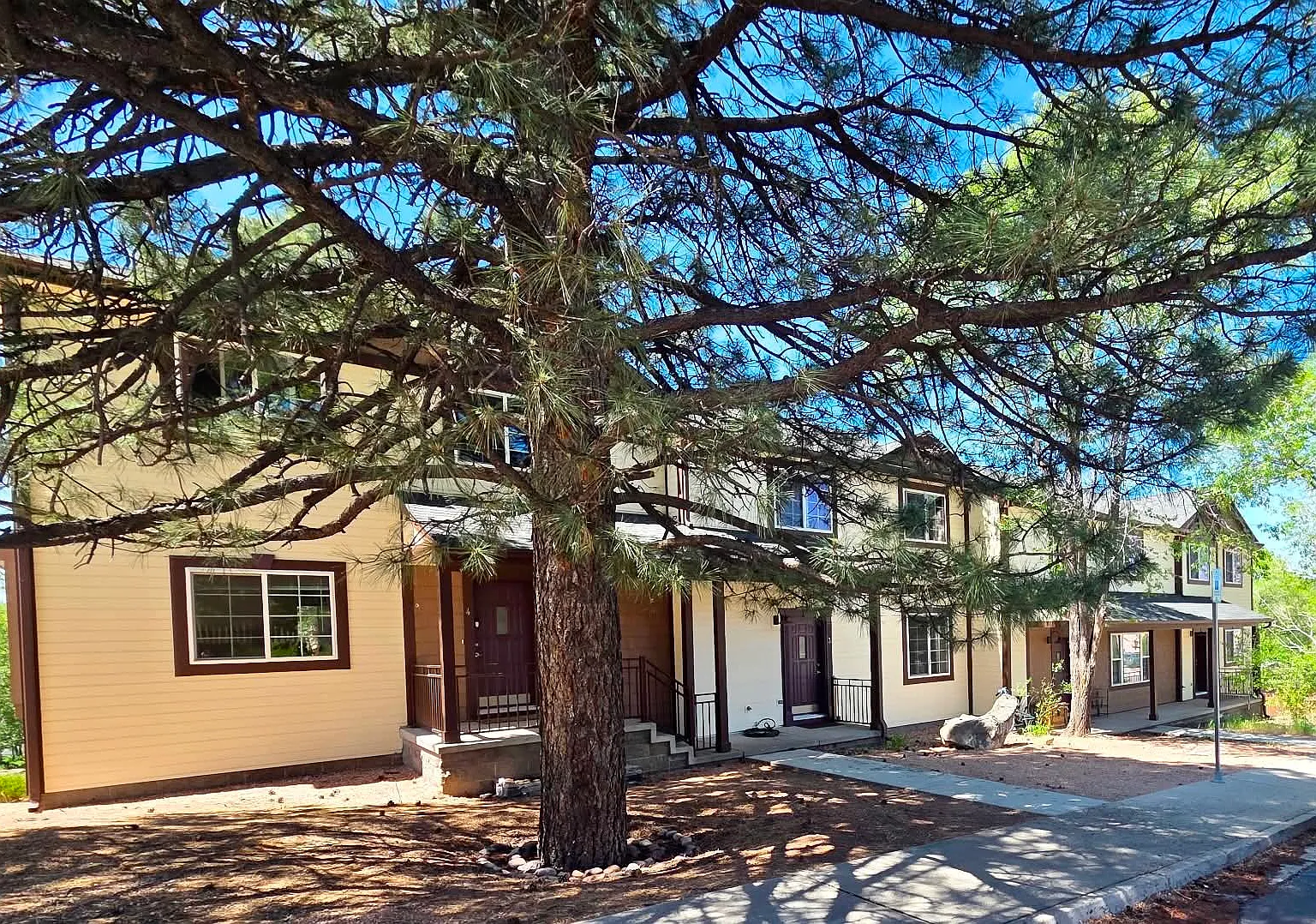 3 bed, 2.5 bath, 1350 sqft, $2,350 — Photo 1