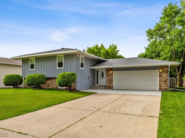 2214 28th Ave S, Fargo, ND 58103