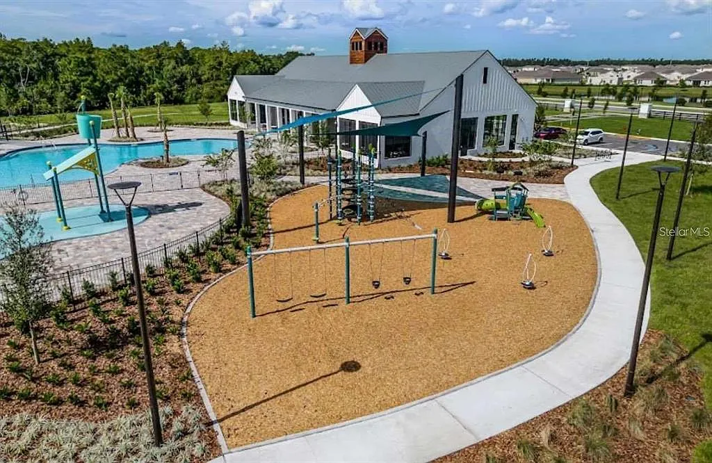 3 bed, 2.0 bath, 1570 sqft, $2,500 — Photo 2