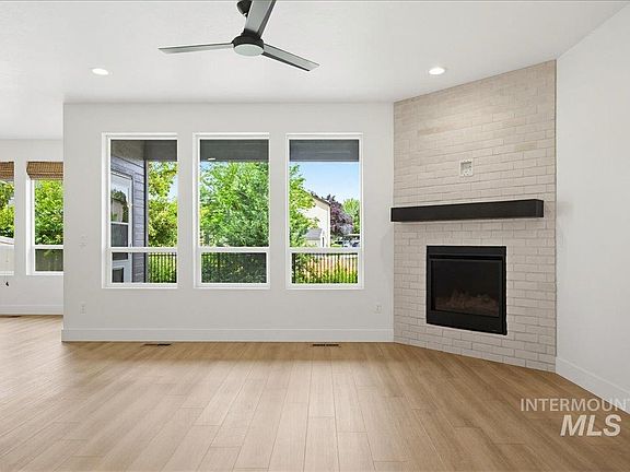 5th image of 1876 E Knobcone Dr