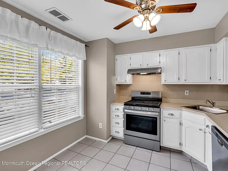 131 Wellington Ct #4-1 — Photo 3