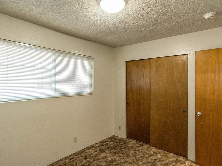 Alamont Apartments — Photo 4