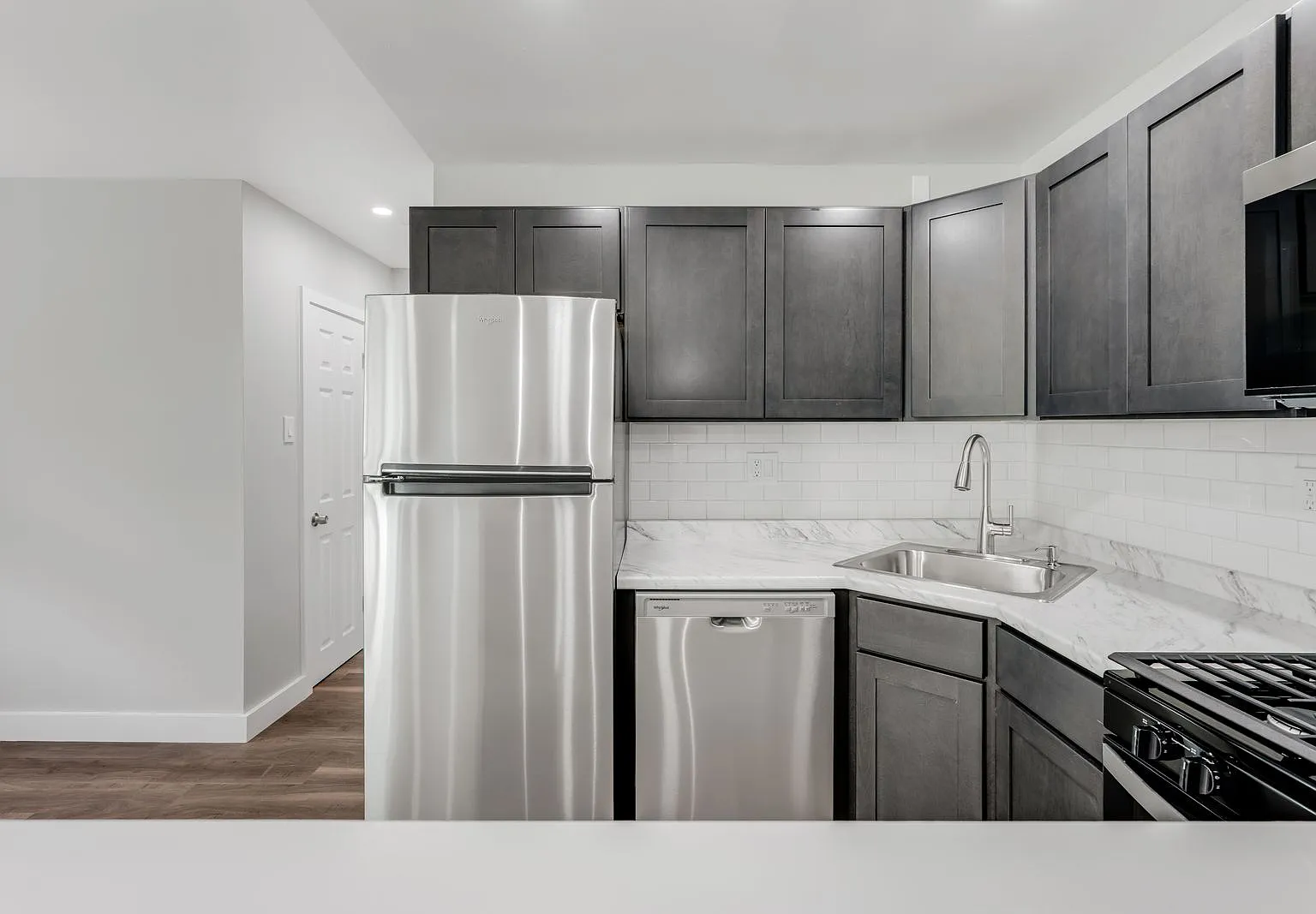 Primavera Square Apartments — Photo 2