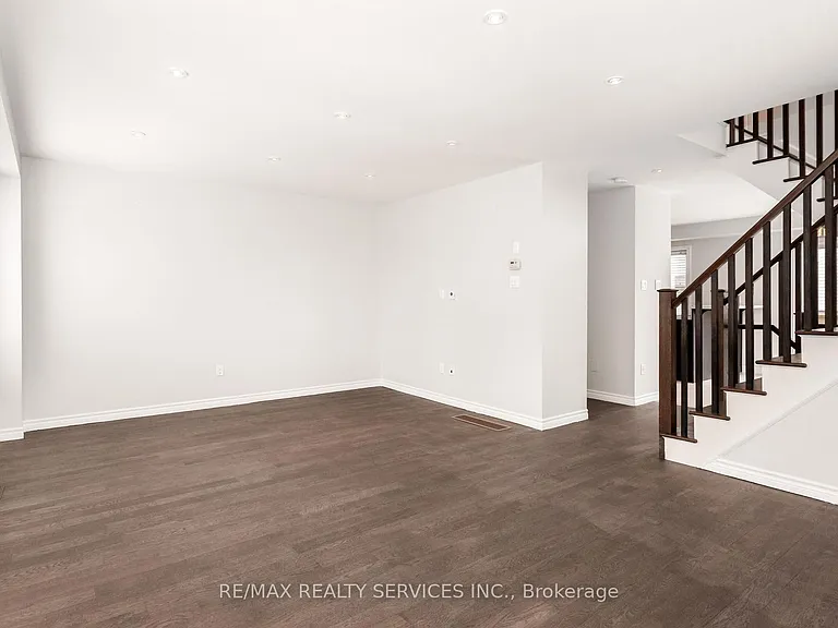 21 Dorchester Ter — Photo 13