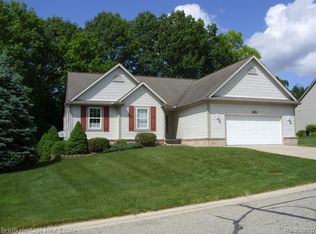 2635 Birchwood Dr, Howell, MI
