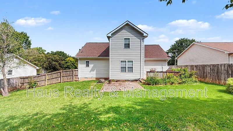 3 bed, 2.0 bath, 1350 sqft, $1,645 — Photo 2