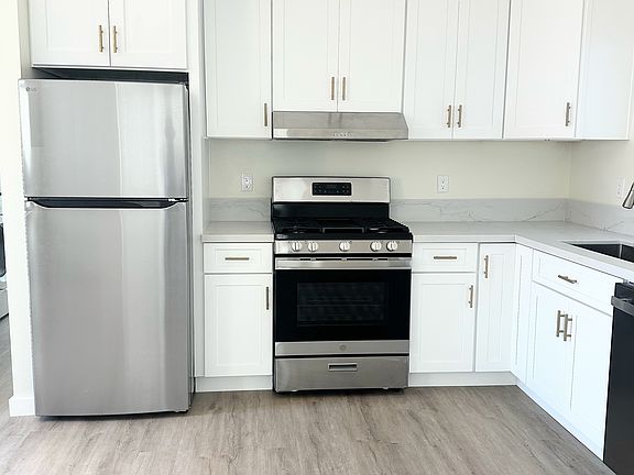 4th image of 1440 Gundry Ave #A