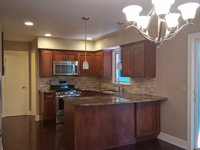 210 Elm St — Photo 5