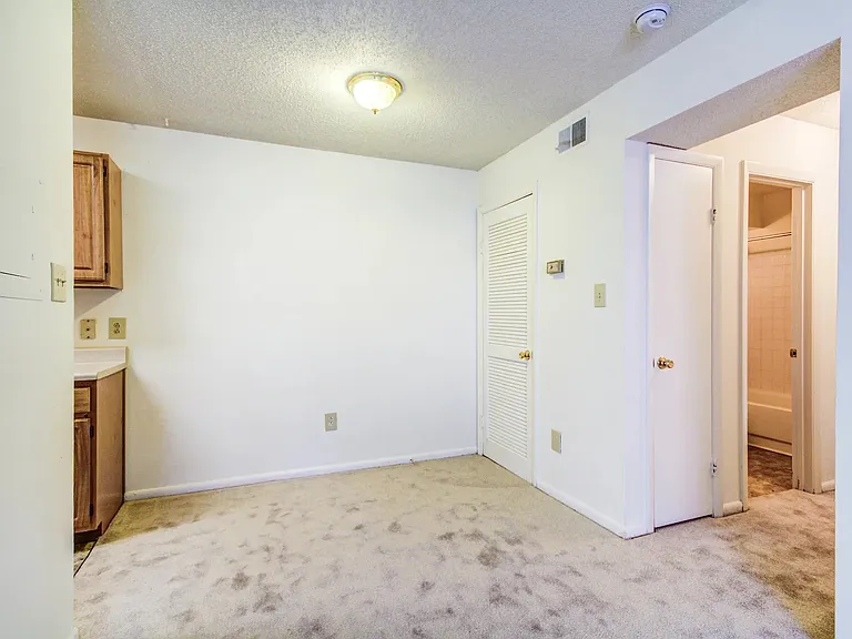 Berkshire Apartments — Photo 15