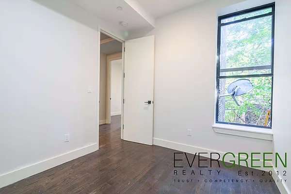 Rented by Evergreen Apartments BK | media 28