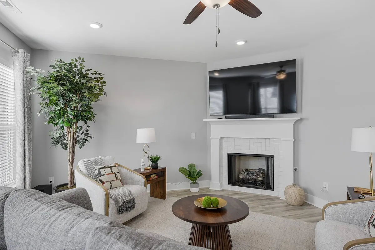 3 bed, 2.5 bath, 2155 sqft, $5,990 — Photo 1