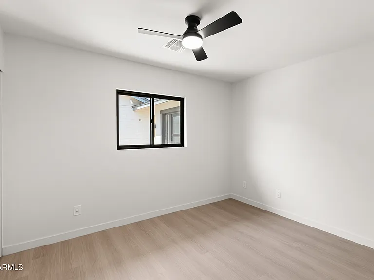 10010 N 29th St — Photo 12