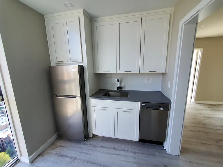 1555 N Dearborn Pkwy #27E — Photo 8