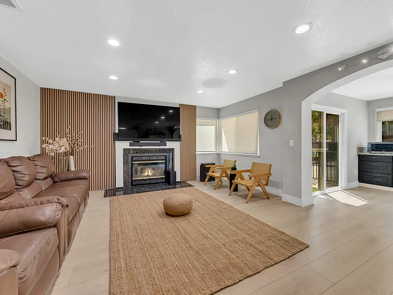 8024 Caymus Dr — Photo 5