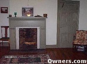 Middle room at bottom of steps-bonus area