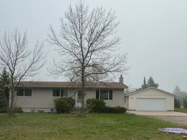 111 Dana Ln, Marquette, MI 49855