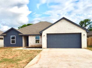 204 NW Elm Ave, Cache, OK 73527