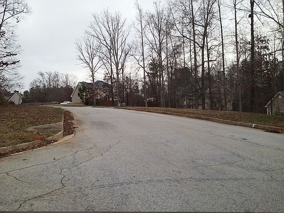4th image of 60 Holly Hill Dr